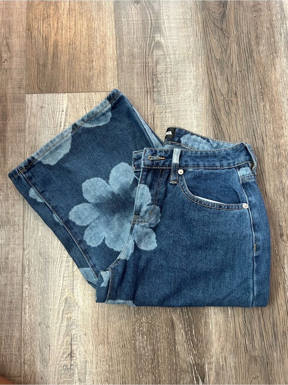 Fashion Nova Women's Blue Floral Acid-Wash Jeans